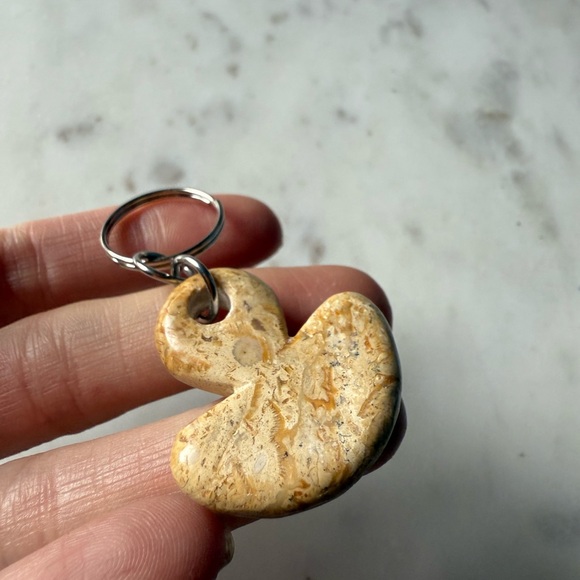 Vintage 1970s hand carved Magic mushroom-Shaped Stone Keychain charm - Picture 1 of 4